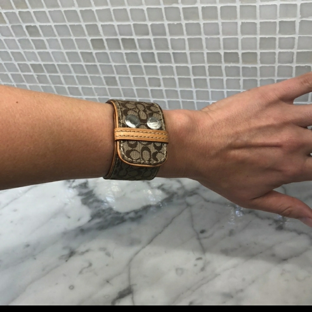 Coach Signature Statement Piece - Picture 4 of 7